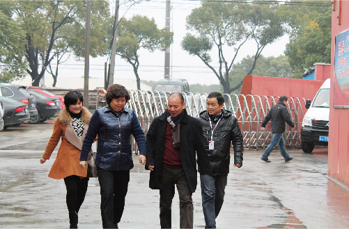 上海市鬆江區葉榭鎮柴亞華鎮長蒞臨榴莲视频网站上海生產中心參觀指導